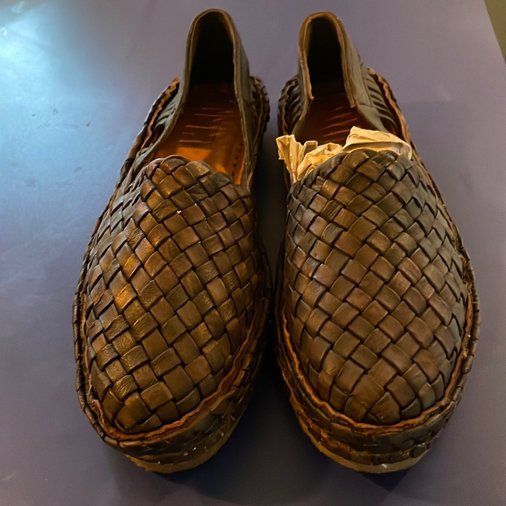 Mohinders - Brand New - Womens 9/ Mens 8